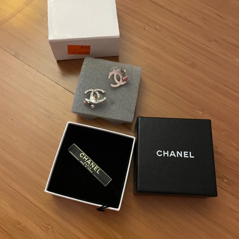 Authentic CHANEL SILVER COLOR STAINELESS PINK HEART EARRINGS